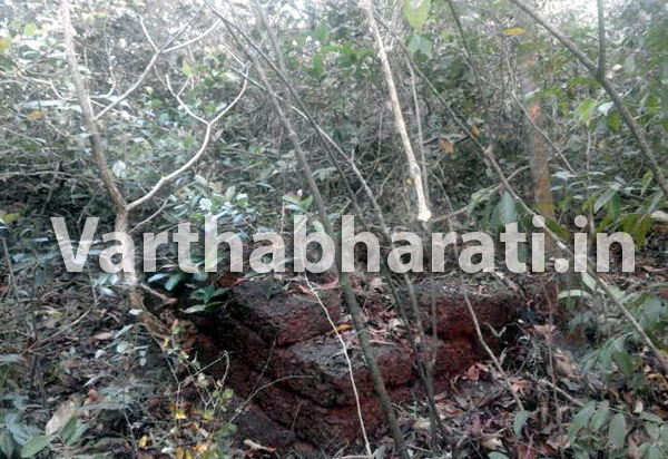 ಮಂಜೇಶ್ವರ : ಸರಕಾರದ ಜೀರೋ ಲ್ಯಾಂಡ್ ಯೋಜನೆಯಲ್ಲಿ ಫಲಾನುಭವಿಗಳಿಗೆ ಗ್ರಾಮ ಕಚೇರಿಗಳ ಮೂಲಕ ಭೂರಹಿತರಿಗೆ ಭೂಮಿವಿತರಣೆ